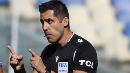   Garay tuvo polémico debut mundialista: Expulsó a defensor de Catar en el primer tiempo 