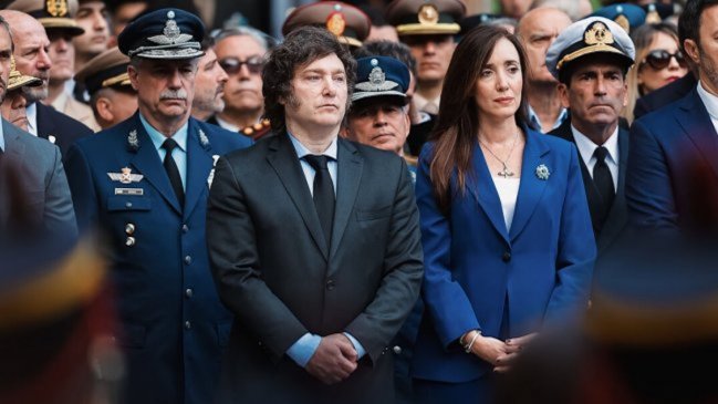 Vicepresidenta argentina retó a Milei por respaldar a Adorni en el Día de la Bandera