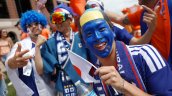 Hinchas japoneses se hicieron virales bailando cumbia durante previa de duelo mundialista ante Túnez
