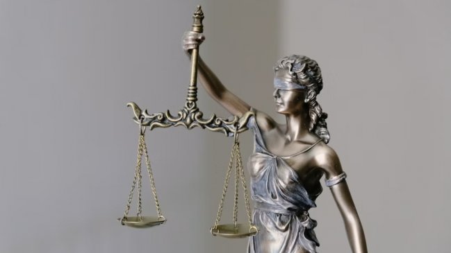 Tribunal dejó en libertad a conductor que circulaba a 264 km/h en la Costanera Norte