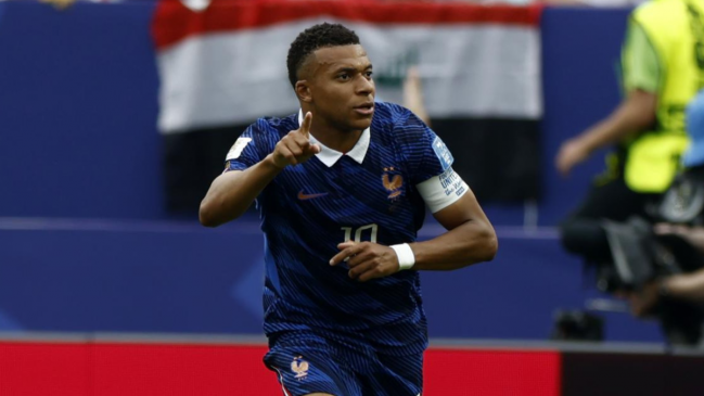 Golazo de Kylian Mbappé adelantó a Francia ante Irak en Filadelfia