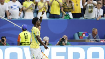   Vinicius aprovechó un error defensivo de Escocia y abrió el marcador para Brasil 