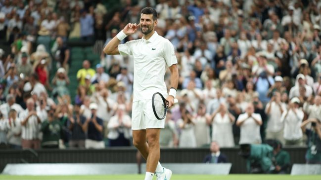 Djokovic trabajó más de lo esperado para vencer al chino Wu en su estreno en Wimbledon
