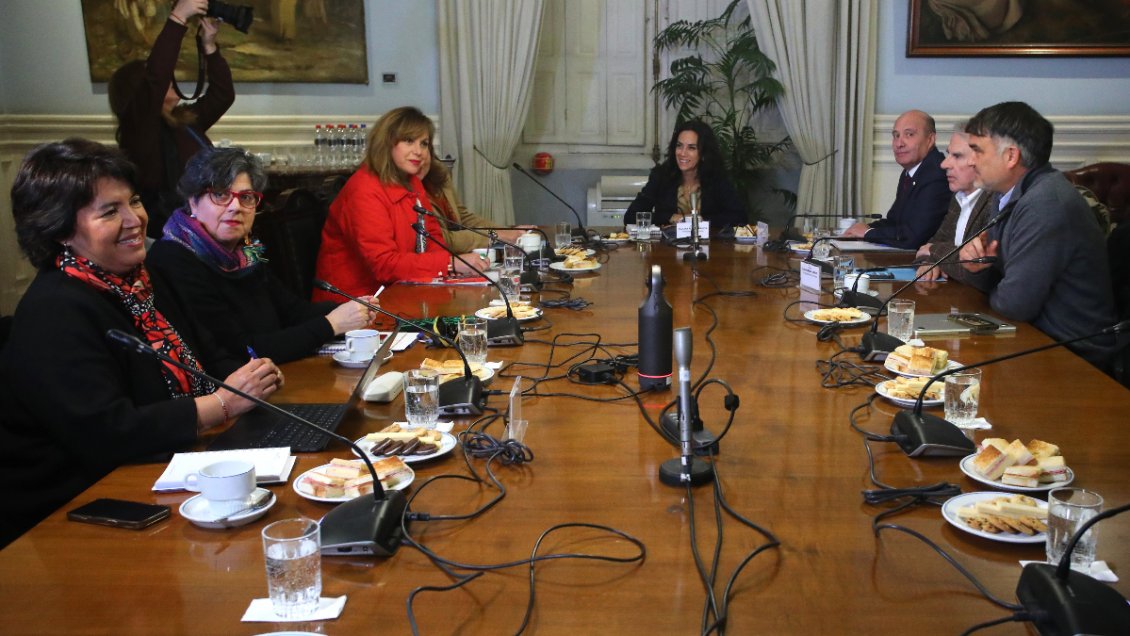 Quiroz se reunió con parlamentarios para avanzar en acuerdos para ley de reconstrucción