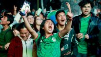 Miles de mexicanos celebraron en las calles clasificación a octavos de final del Mundial
