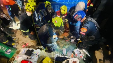   Bomberos chilenos rescataron a sobreviviente de los terremotos venezolanos tras ocho días sepultado 