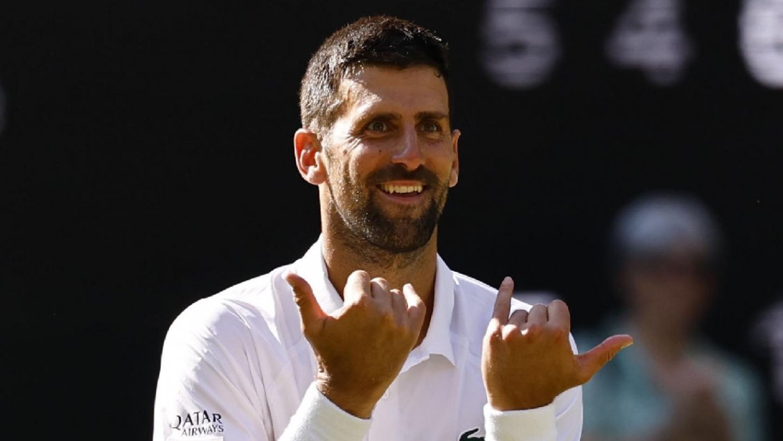 Djokovic venció a Rindeknech e igualó récord de Federer en Wimbledon