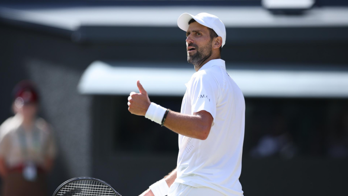 Djokovic pasó a cuartos de Wimbledon y superó el récord ganador de Federer