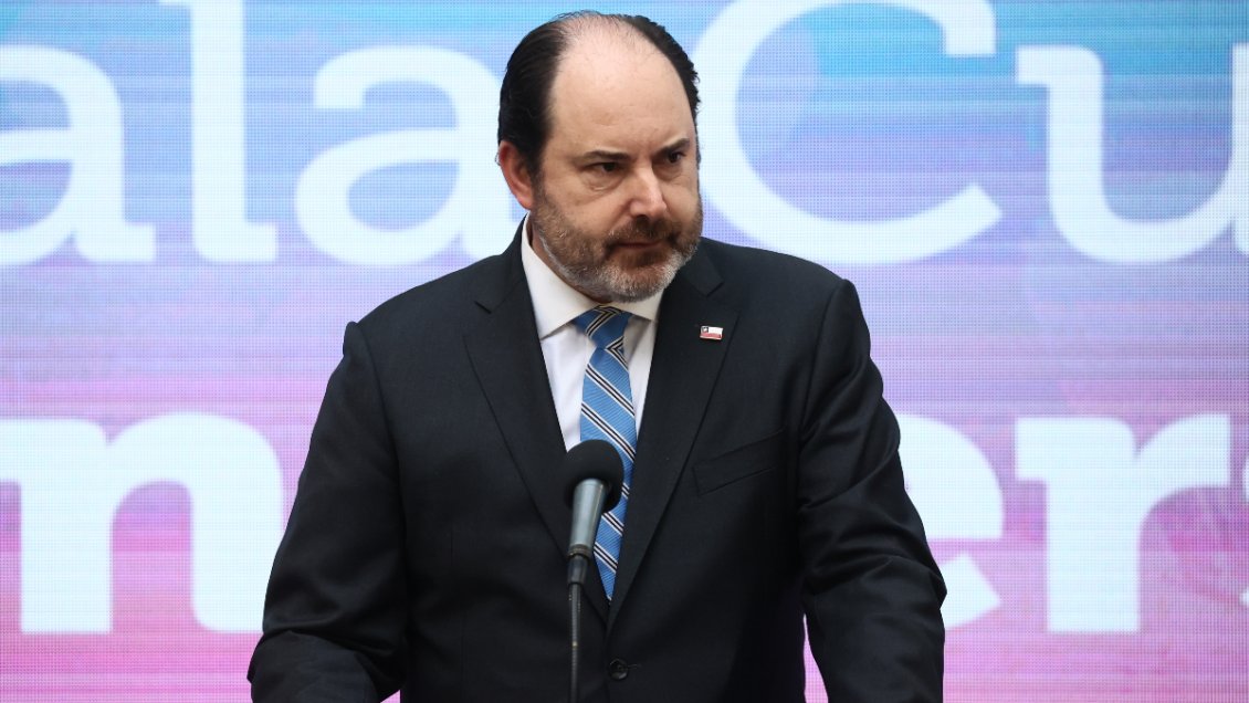 Ministro Rau y propuestas de reactivación: Nadie está hablando de aumentar la jornada laboral