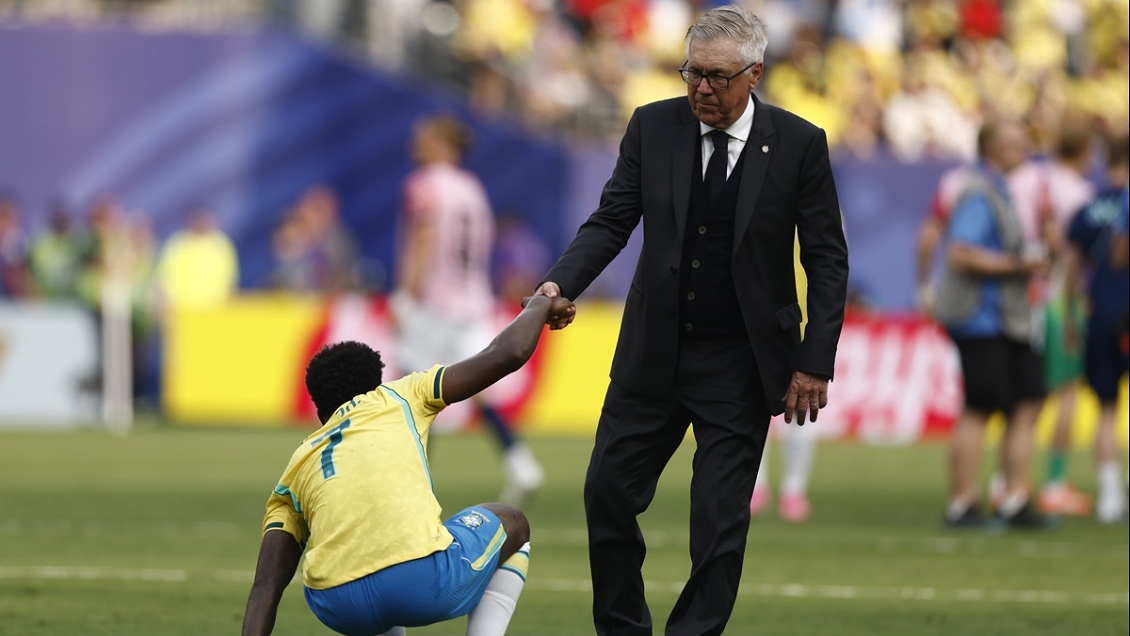 Romario pidió el despido inmediato de Ancelotti de la banca de Brasil