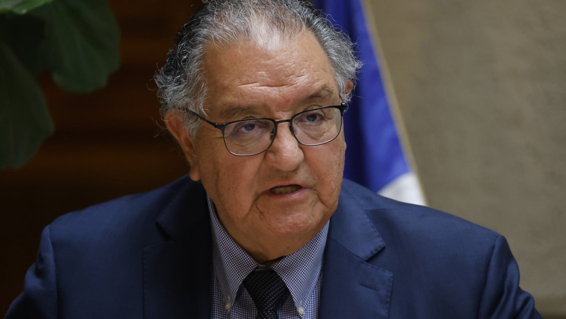 Huenchumilla llamó al PS a liderar la oposición ante una 