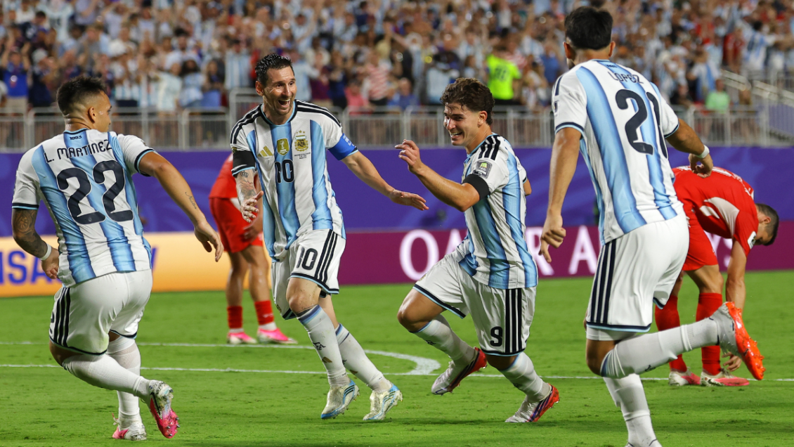 Argentina doblegó a Suiza y se mantuvo en carrera por el bicampeonato de la Copa del Mundo