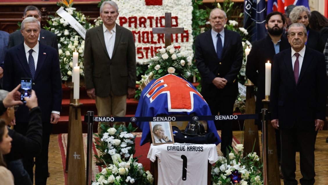 Homenaje y funeral: El último adiós al exministro Enrique Krauss en el Cementerio General