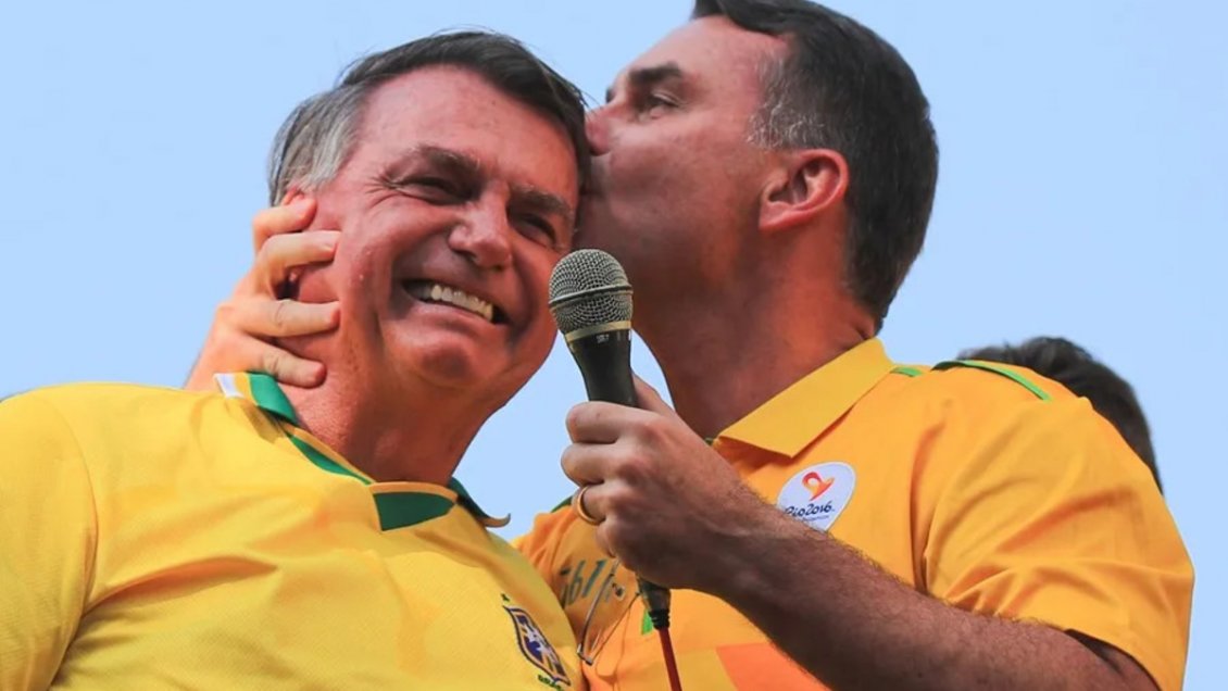 Abogados de Flávio Bolsonaro dicen que prohibirle visitar a su padre en la cárcel es ilegal