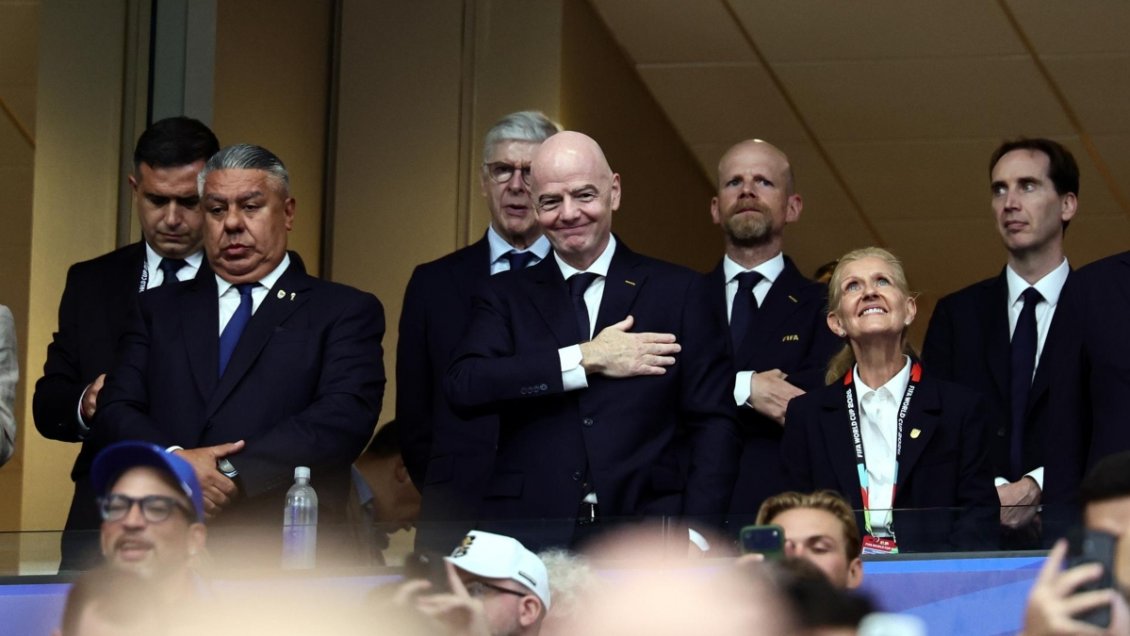 Gianni Infantino fue denunciado ante el COI por vulnerar la neutralidad política a favor de Donald Trump