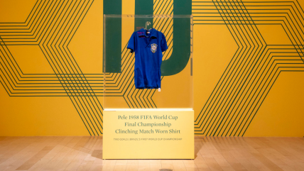   Camiseta que Pelé usó en final del Mundial de 1958 fue subasta por 4,9 millones de dólares 
