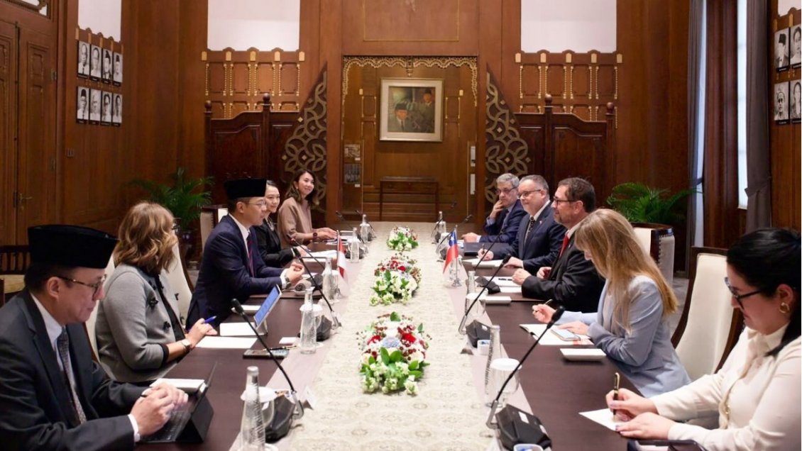 Canciller busca profundizar la cooperación económica con Indonesia