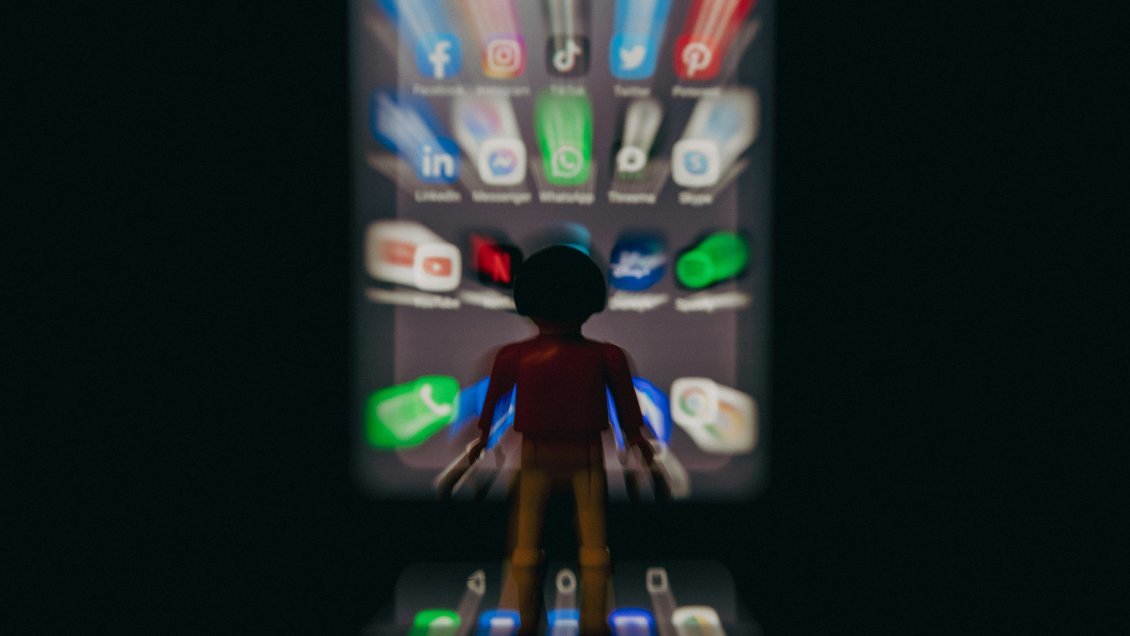 Francia aprueba prohibición de redes sociales para menores de 15 años, pionera en Europa