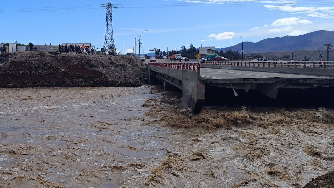 Aguas del Valle suspendió entrega de agua para uso sanitario en Ovalle por desborde de embalse