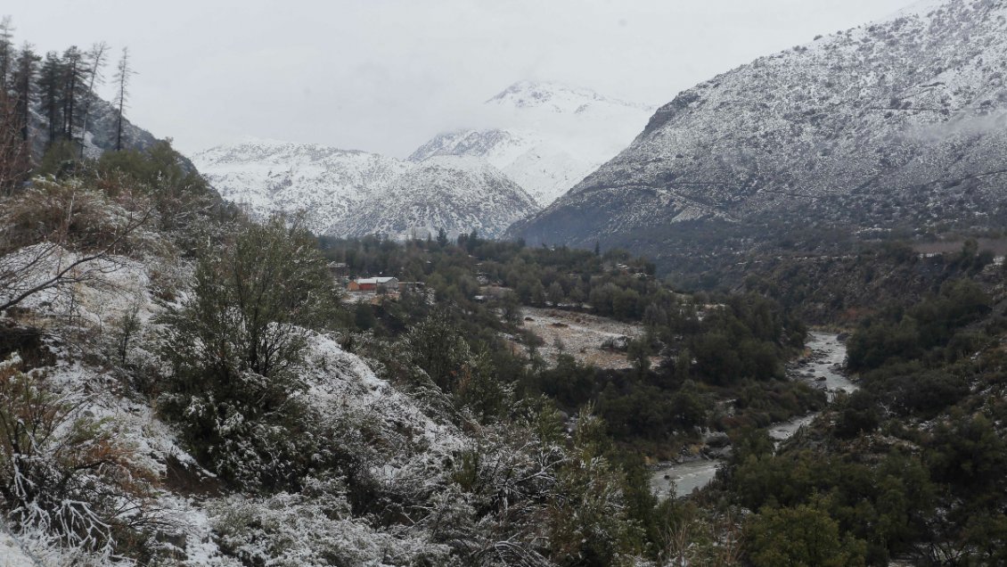 Tres personas que estaban extraviadas en Cajón del Maipo fueron encontradas vivas