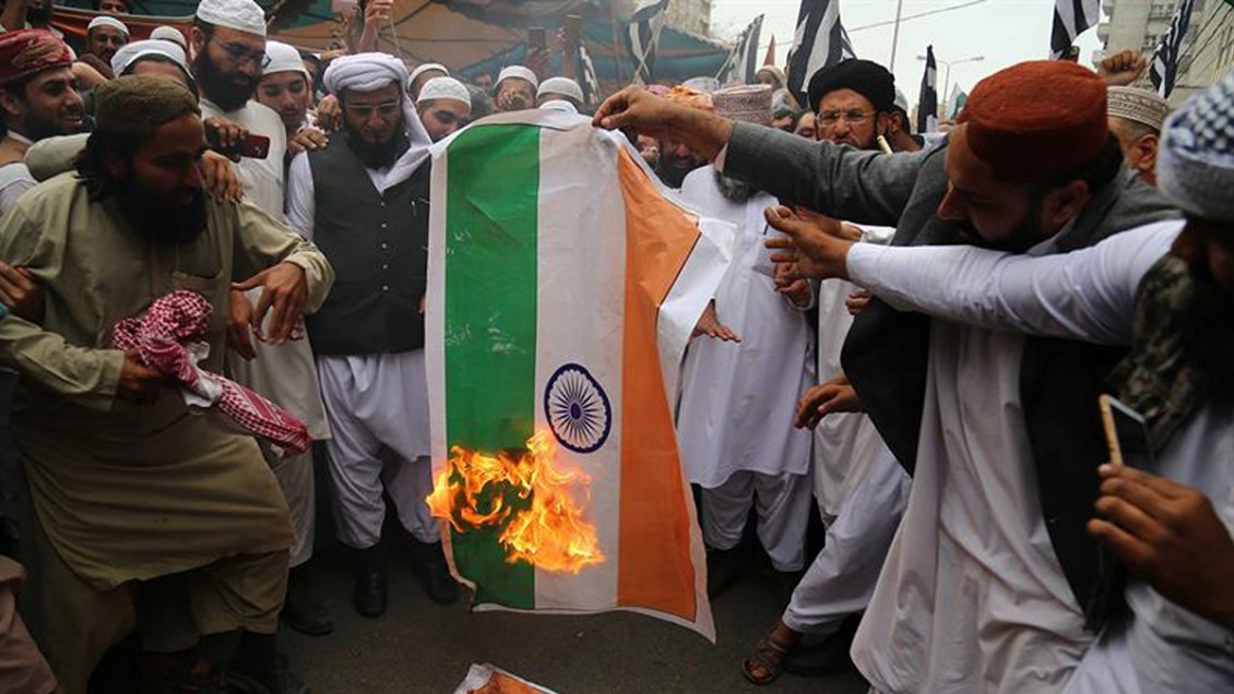 India detuvo a 3.000 personas tras el asesinato de un policía en Cachemira