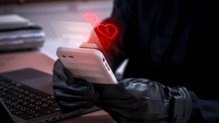   Estadounidense creyó tener un romance por OnlyFans: Perdió $11,4 millones en Chile 