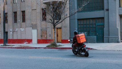   Congreso Futuro: Jóvenes están más expuestos a contaminación atmosférica por transportes de delivery 