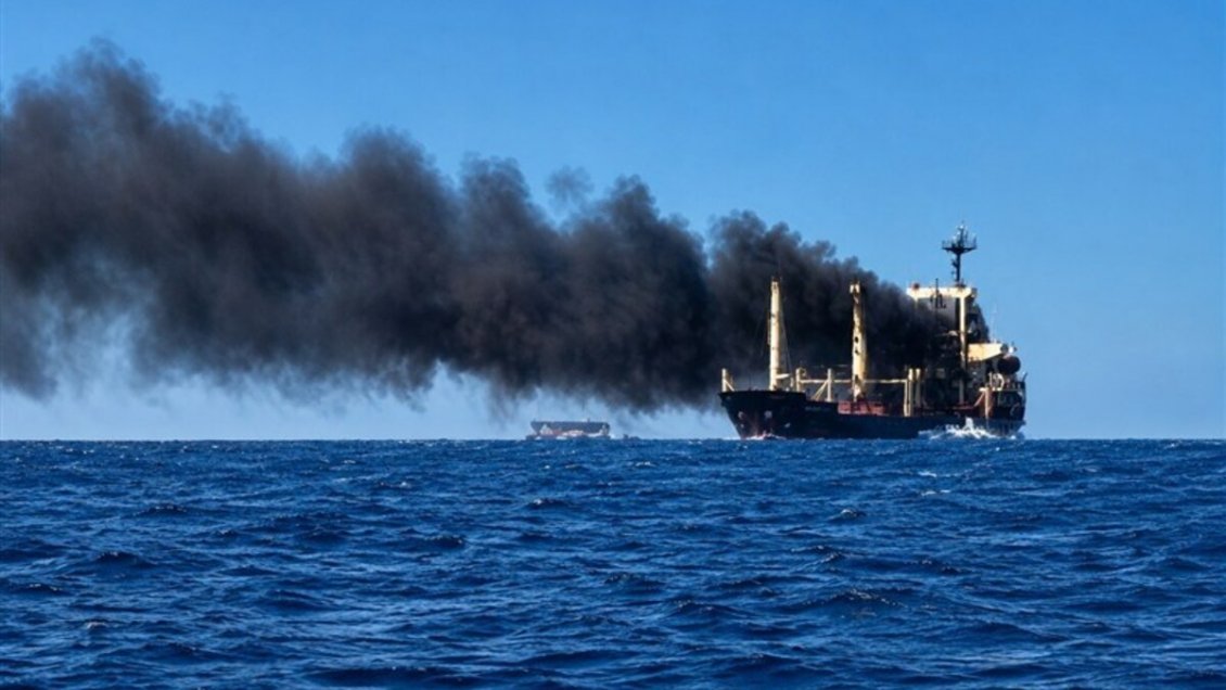 Petrolero explotó al impactar una mina en el estrecho de Ormuz, según medios iraníes