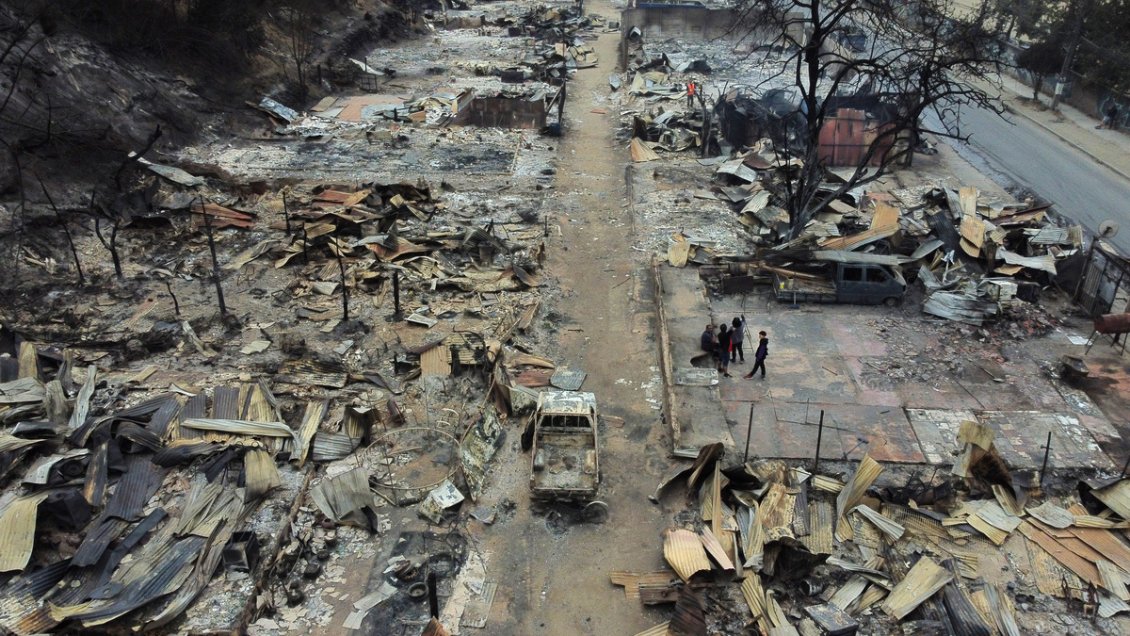 Megaincendio de Valparaíso: Formalizan a dos exfuncionarios de Conaf por tardías alertas SAE