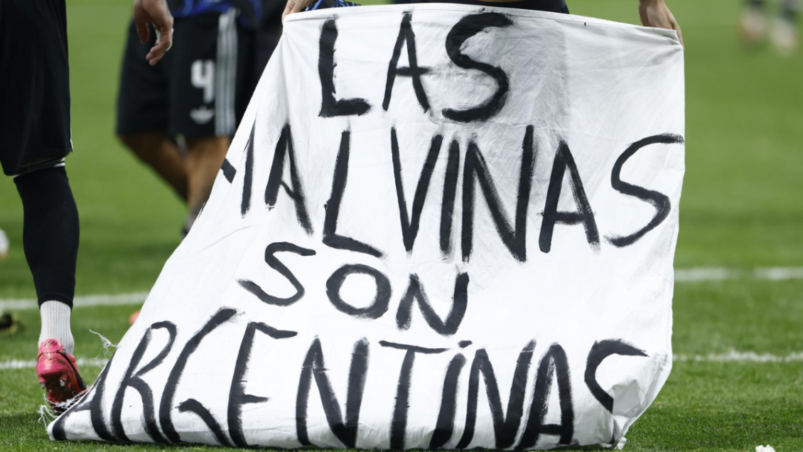 Canciller argentino defendió bandera sobre Malvinas exhibida en el Mundial: 