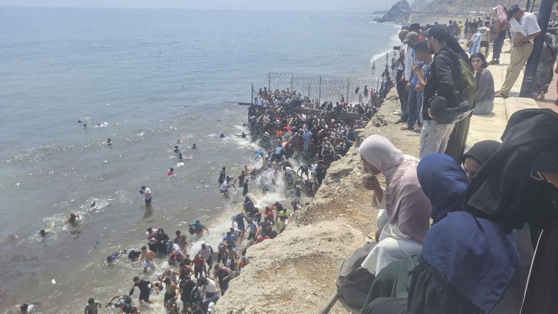 España cerró frontera con Marruecos en Melilla y envía más soldados