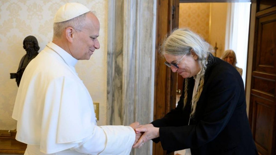 El papa se reunió con Patti Smith, la 