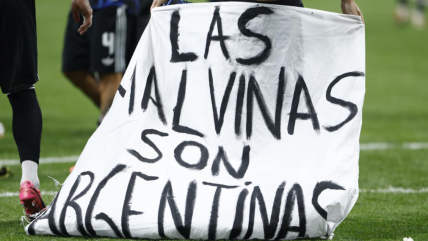   Imágenes inéditas revelan cómo bandera de Malvinas llegó a jugadores argentinos en Mundial 