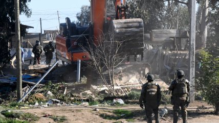   Se retoma desalojo de megatoma de San Antonio: Buscan retirar del terreno a 526 personas 