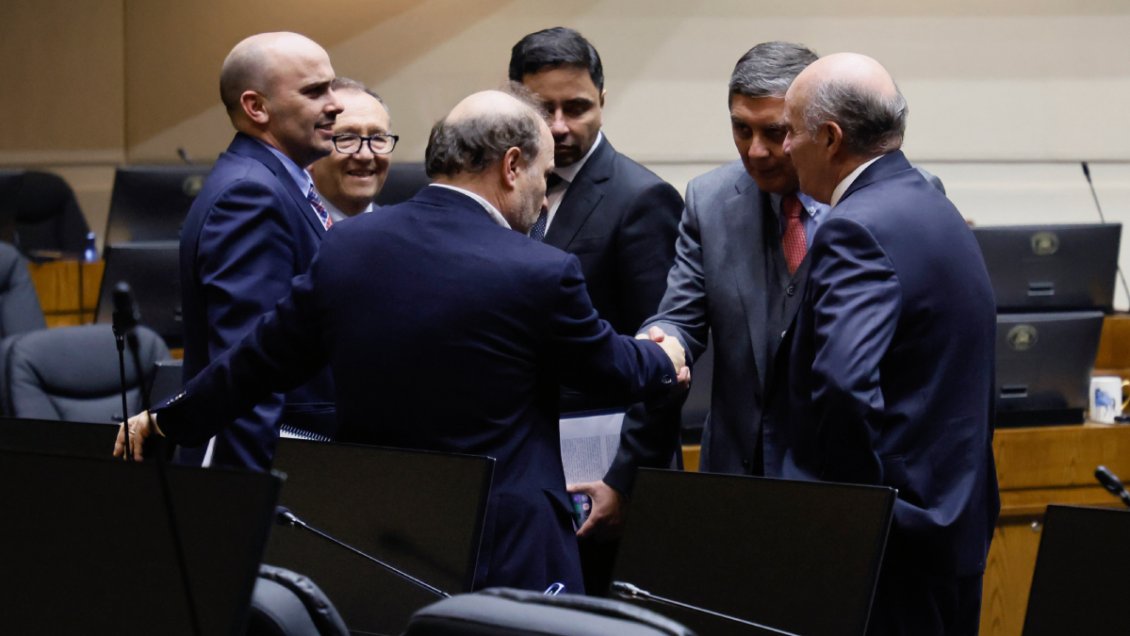 Megarreforma: Gobierno intensifica negociación con senadores por compensación a municipios