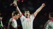 El drama que azota al exfutbolista Mark Hughes: Su hijo falleció de muerte súbita