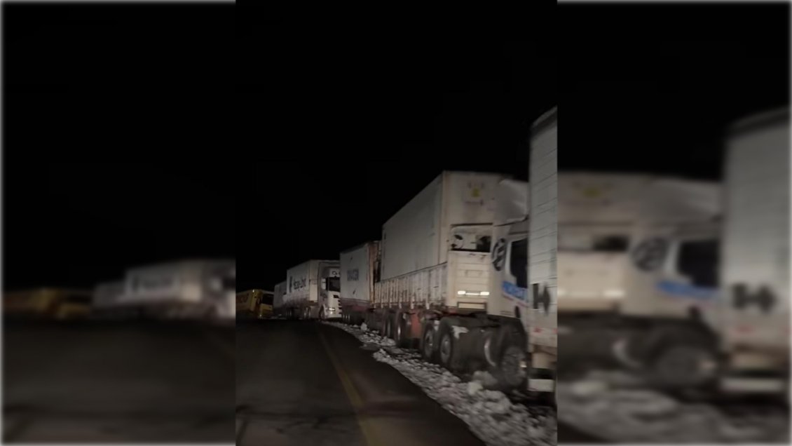 La Araucanía: Nevazones dejan más de 600 camiones varados y fuerzan el cierre de pasos fronterizos