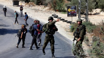  Colonos israelíes atacaron mezquita en Cisjordania y el Ejército arrestó a 7 fieles  