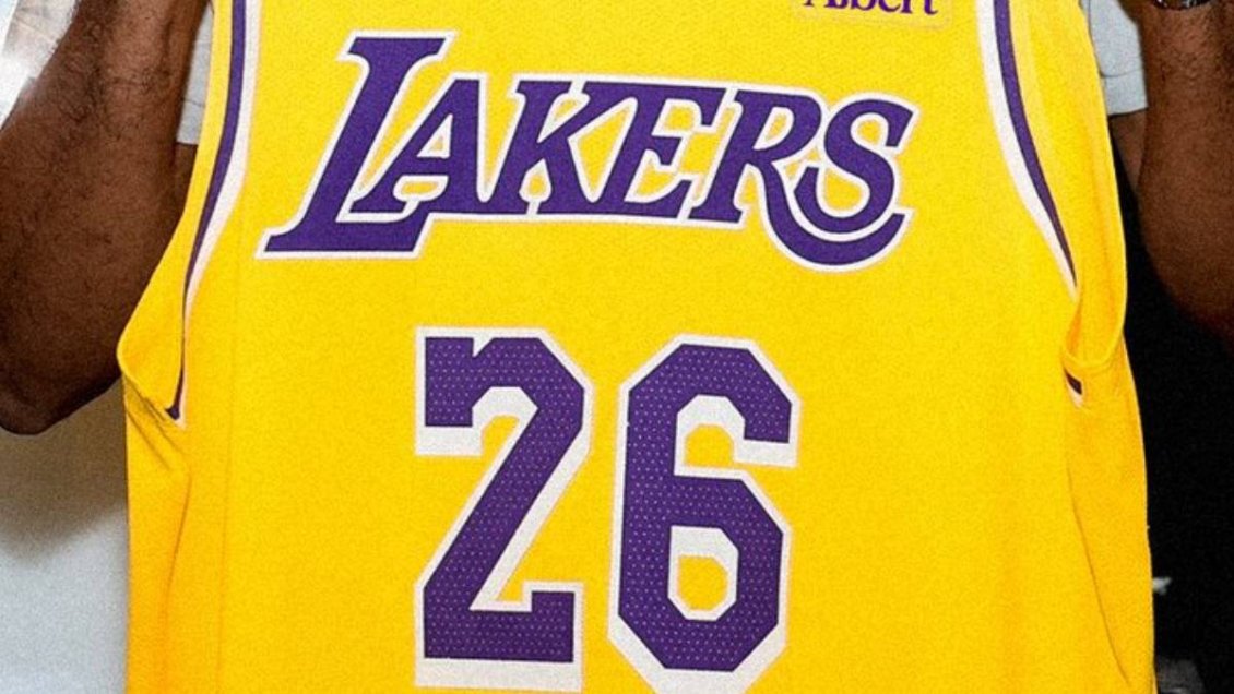 Los Angeles Lakers acordó histórica venta por 12.000 millones de dólares