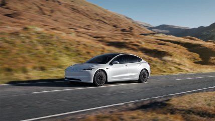   SuperGeek en Cooperativa: El liderato de Tesla en la venta de autos eléctricos en Chile 