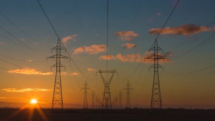   Alivio eléctrico para empresas: Gobierno no aplicará cobro de horas punta este septiembre 