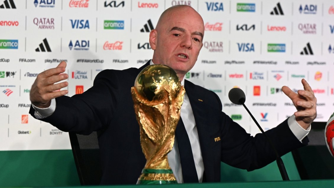 Presidente de la Premier cargó contra la FIFA: 