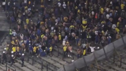   [VIDEO] Batalla campal entre hinchas de Rosario Central y policía brasileña 