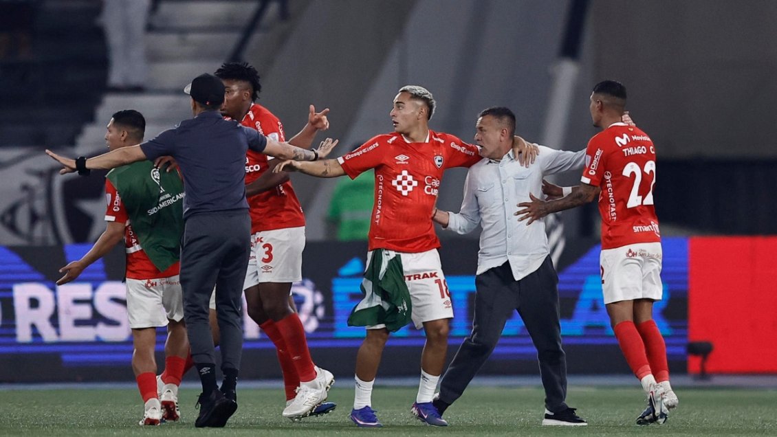 [VIDEO] Terminó con golpes: Jugadores de Botafogo agredieron al DT de Cienciano tras eliminación