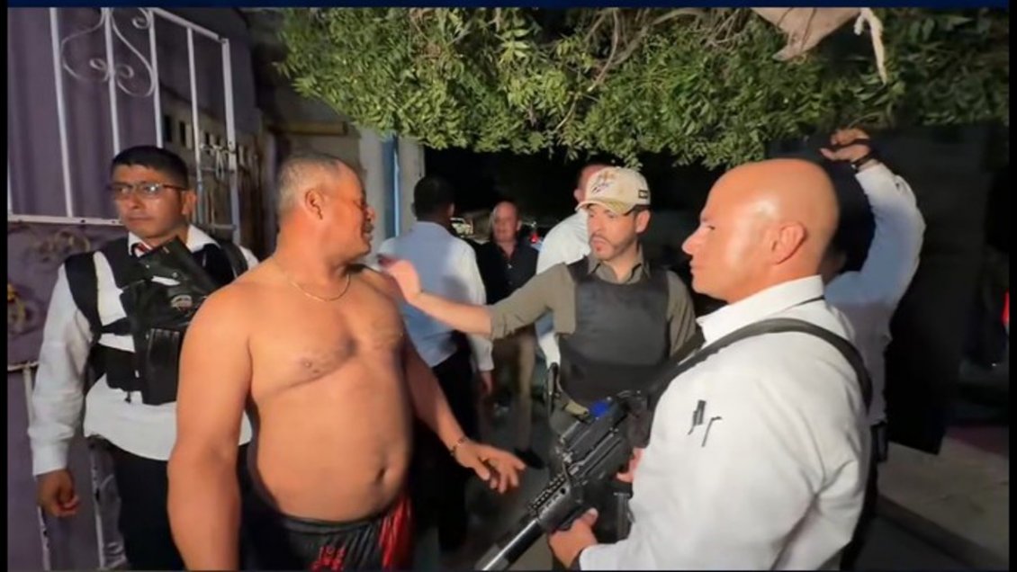 Presidente de Colombia patrulló las calles tras una ola de violencia