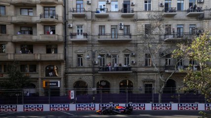   Verstappen superó a Russell y a Hamilton en el último entrenamiento libre de Baku 