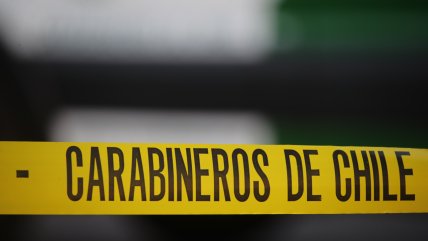   Estación Central: Auto pasó luz roja y terminó volcado y sin techo 