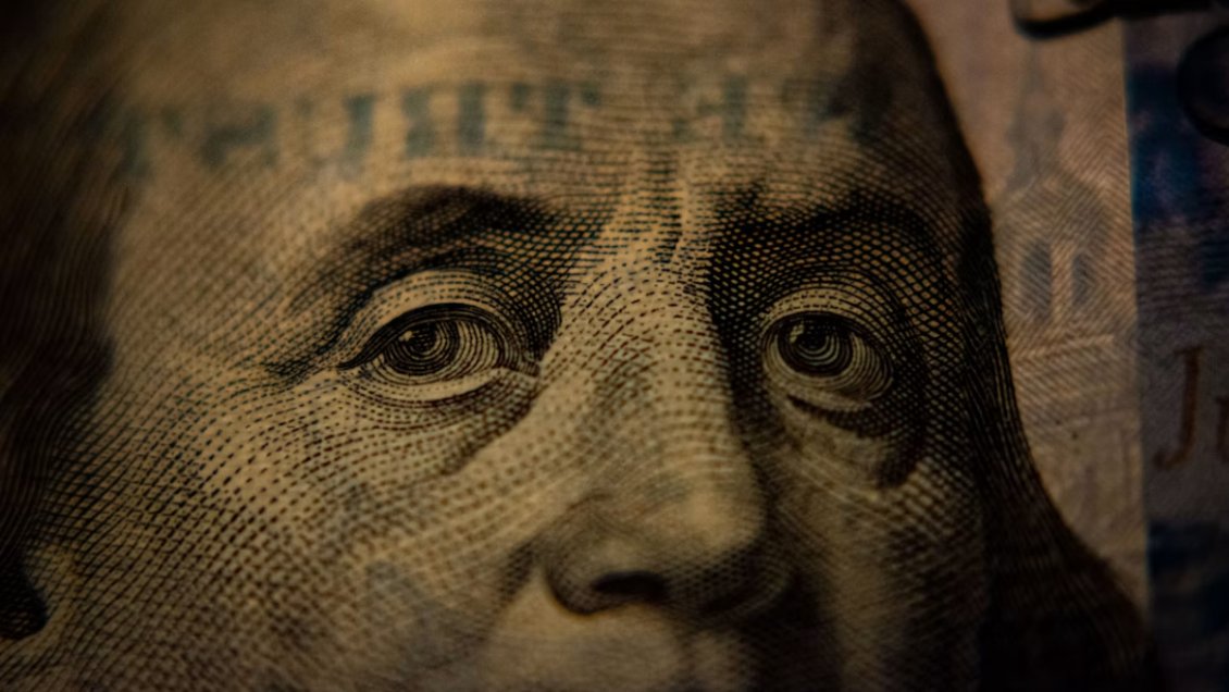 El dólar escaló a su valor más alto desde abril de 2025