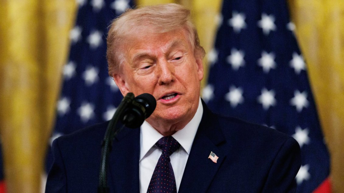 Trump amenaza con golpear a Irán si se confirma su implicación en incidente de Flydubai