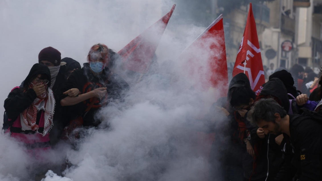 Francia: Violentas protestas estudiantiles dejan 600 detenidos y 400 liceos cerrados